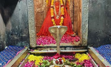 Decorated lingam with garlands in Omkareshwar Temple