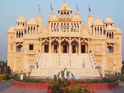 Devotees visiting Shri Hari Mandir, a prominent temple in Porbandar, Gujarat