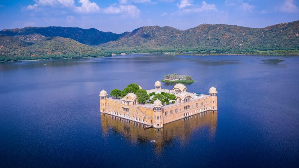 Jal Mahal, a palace in the middle of Man Sagar Lake, Jaipur.