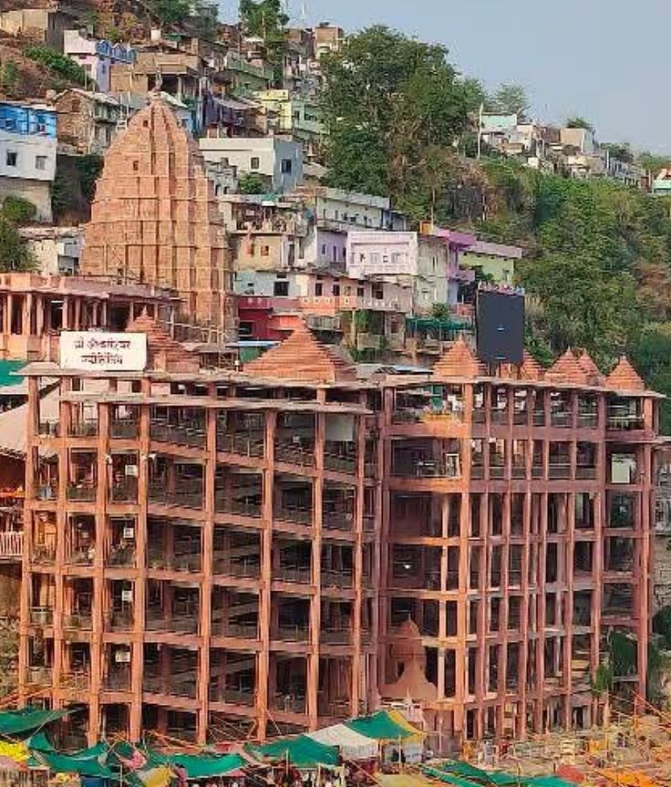 Omkareshwar Temple with surrounding structures from close view
